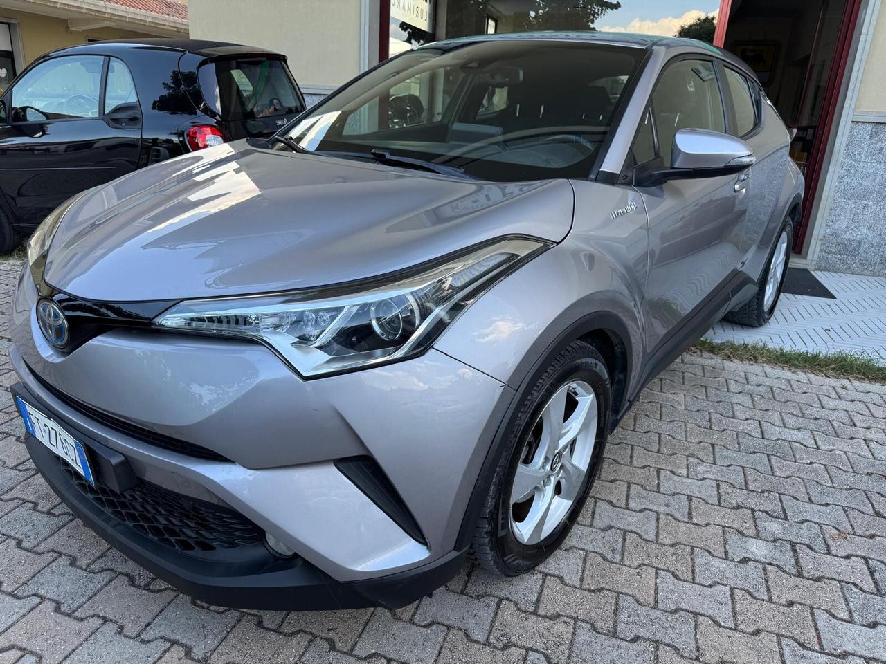 Toyota C-HR 1.8 Hybrid E-CVT Business