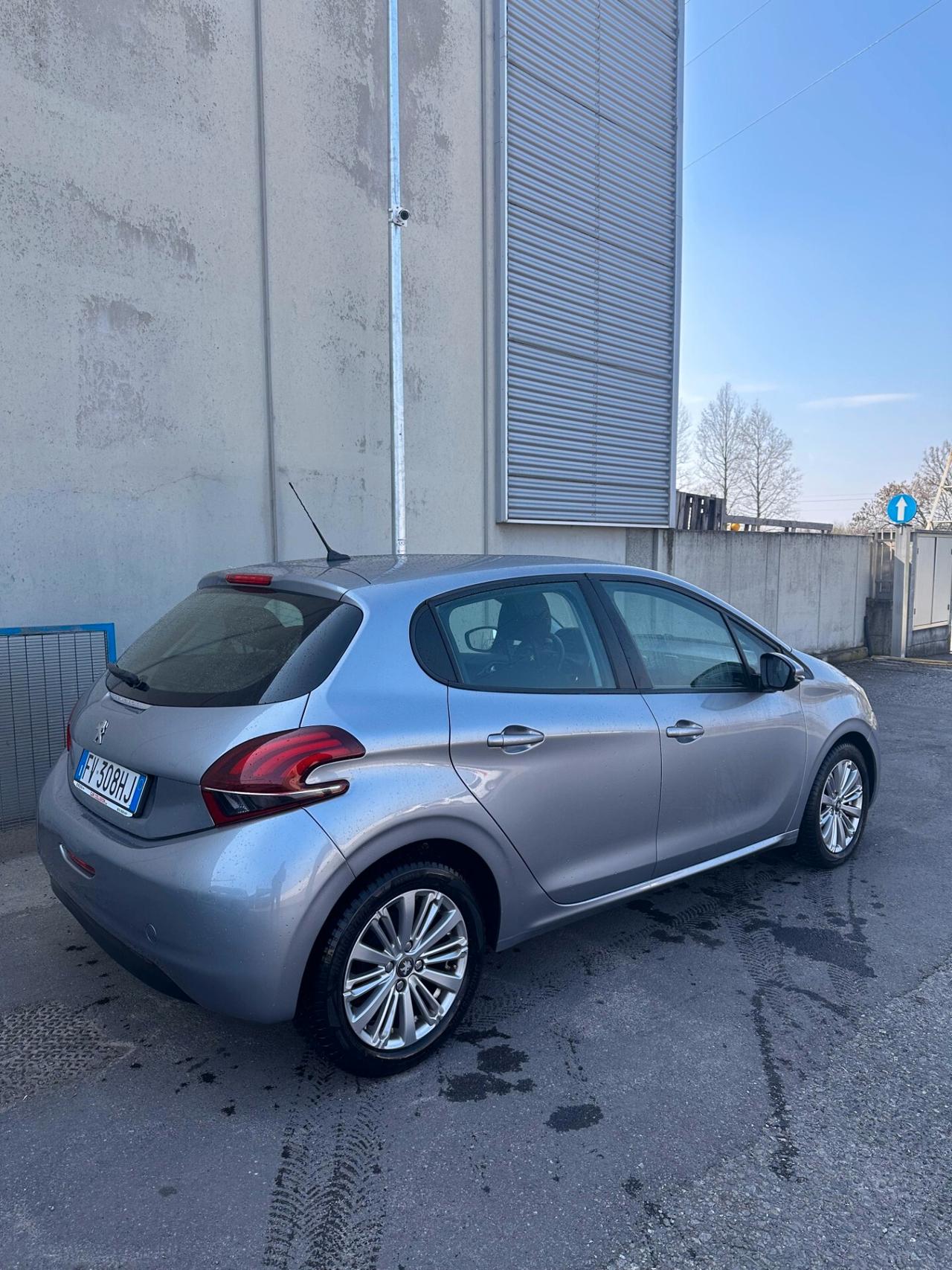 Peugeot 208 PureTech 82 5 porte Allure