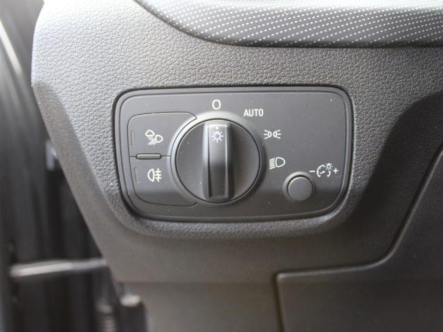 AUDI Q2 35 TDI quattro S tronic Identity Black