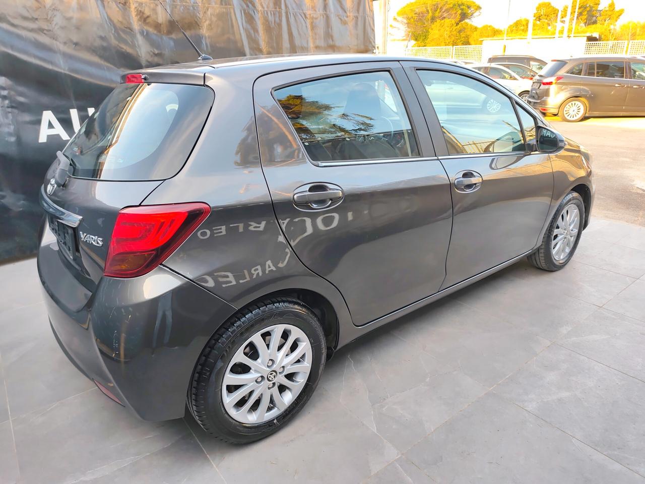 Toyota Yaris 1.0 BENZINA Lounge