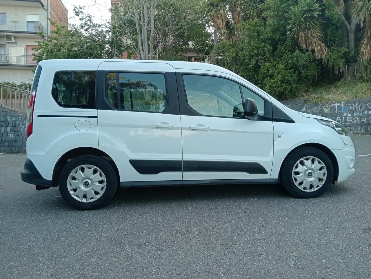 Ford Tourneo Connect Pianale ribassato con rampa disabili in carrozzina