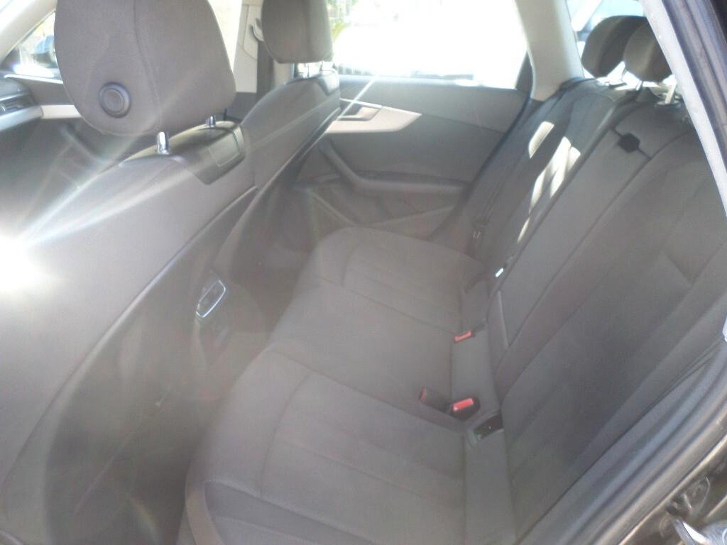 Audi A4 Avant 40 TDI quattro S tronic Business Advanced