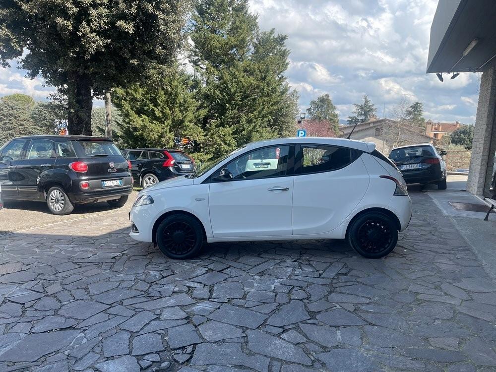 Lancia Ypsilon 1.0 FireFly 5 porte S&S Hybrid Ecochic NEO PATENTATI
