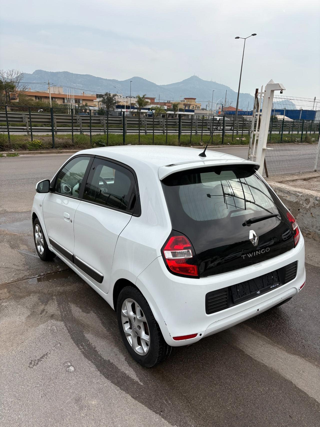 Vendesi Renault Twingo 1.0 Benzina Anno 2015