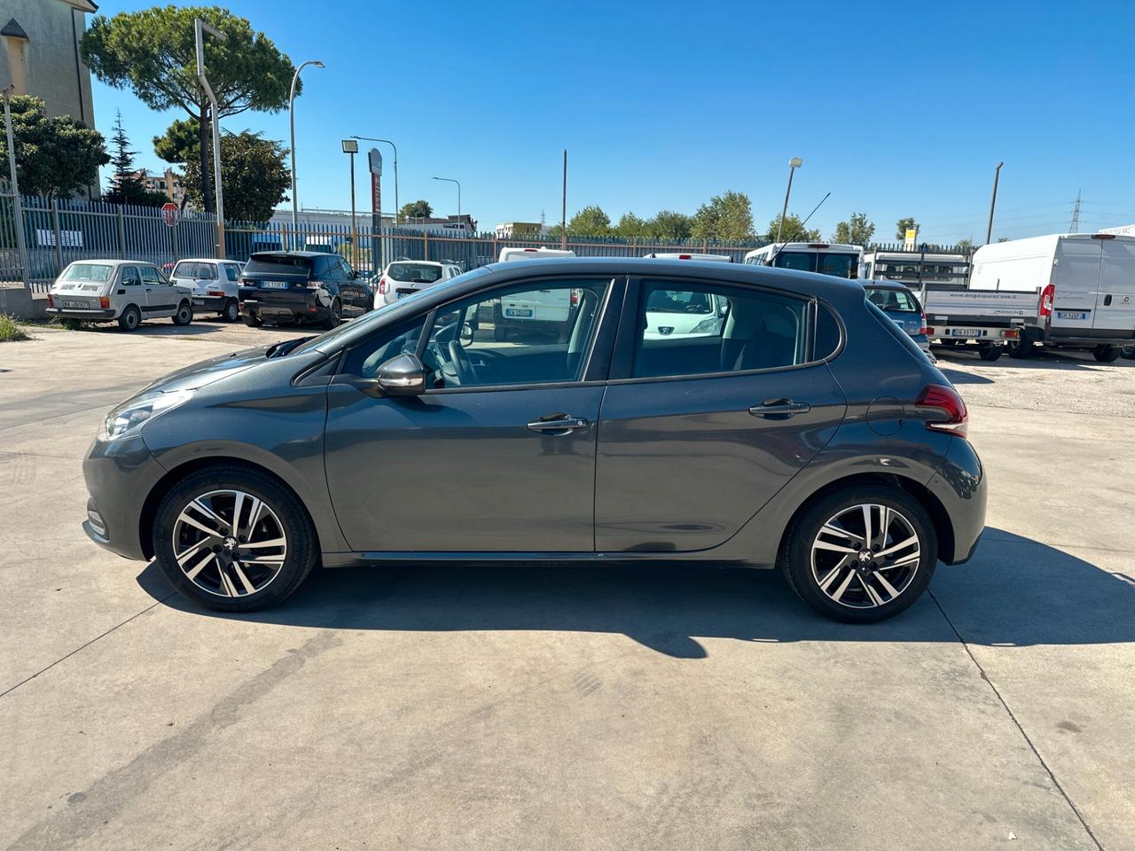 Peugeot 208 1.6 75Cv
