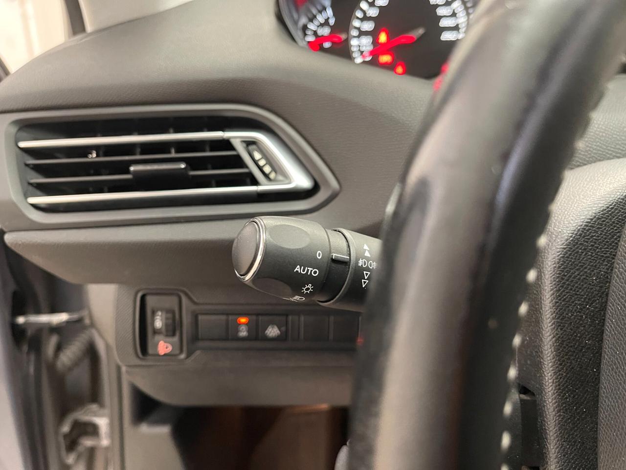 Peugeot 308 Allure 1.2 131cv-LEGGI SOTTO