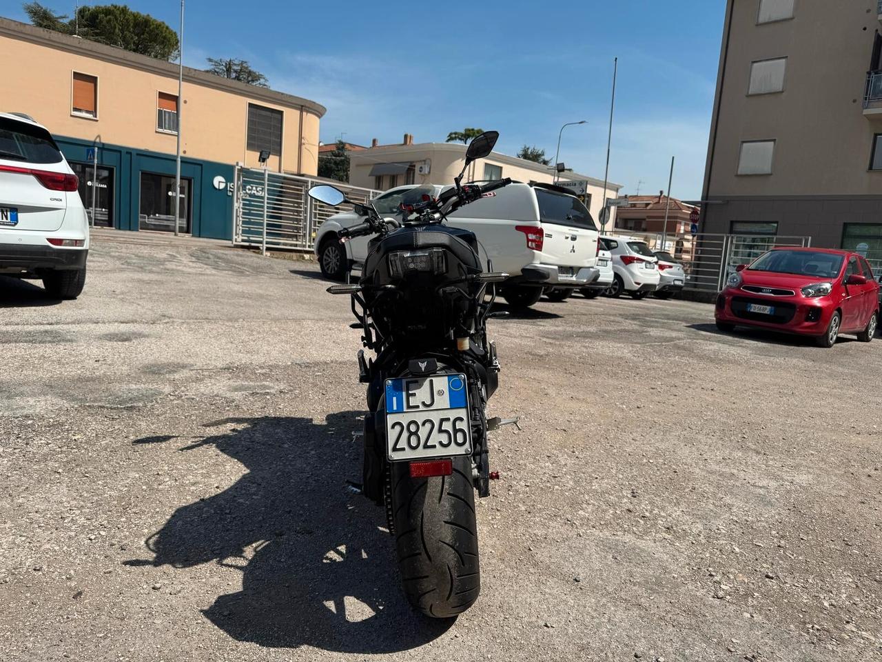 YAMAHA MT- 09