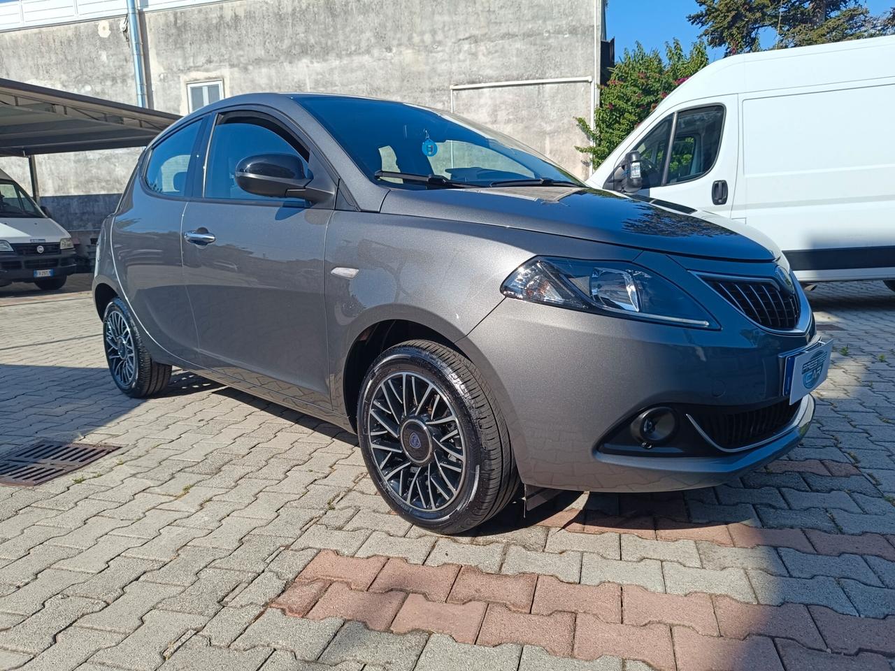 Lancia Ypsilon 1.0 FireFly 5 porte S&S Hybrid Platino