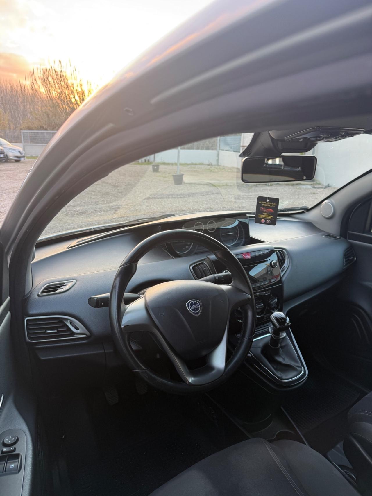 Lancia Ypsilon 1.2 69 CV 5 porte GPL Ecochic Silver