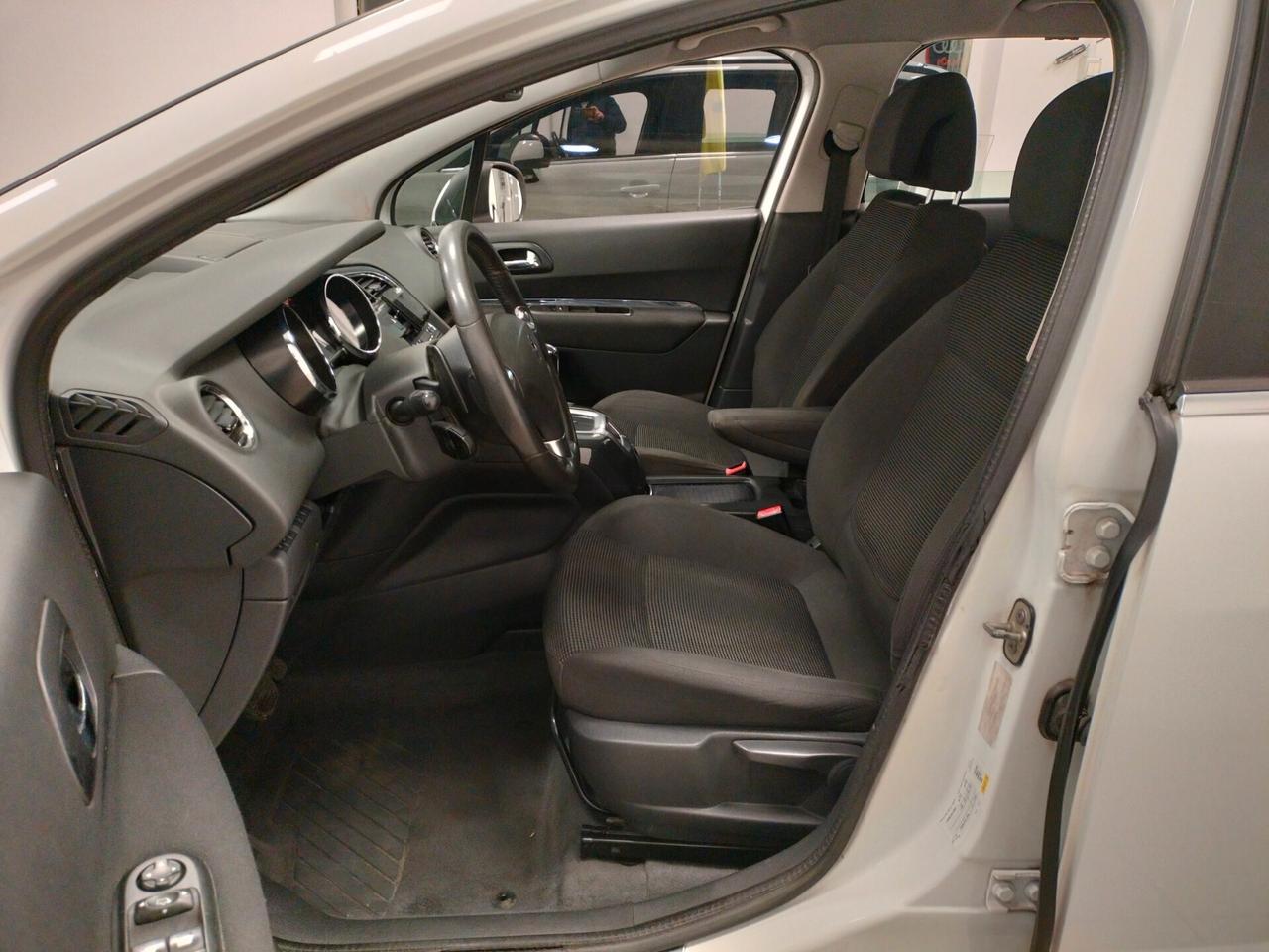 Peugeot 5008 1.6 e-HDi 115CV Stop&Start cambio robotizzato Allure