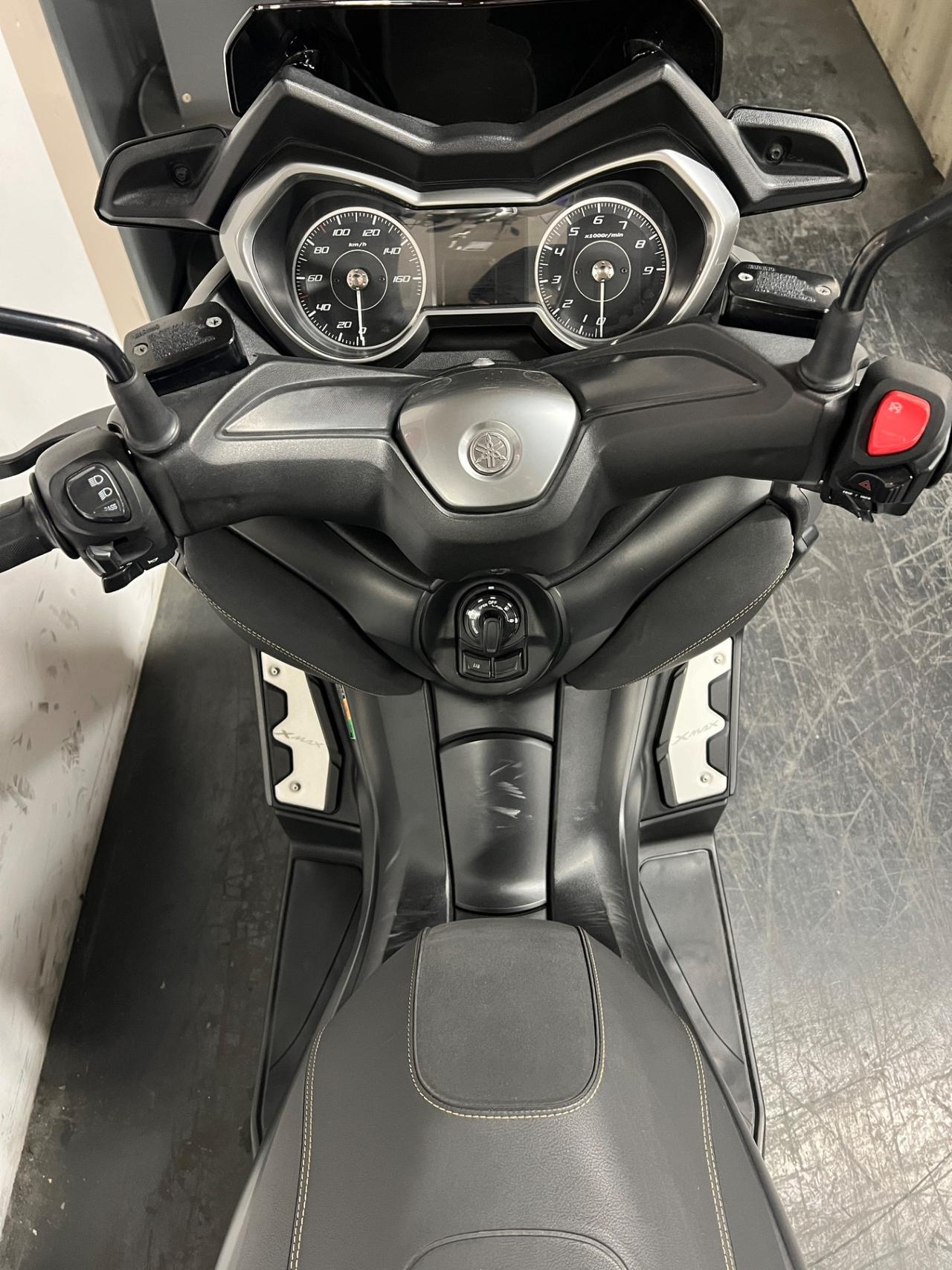 Yamaha X-Max 300 tech max