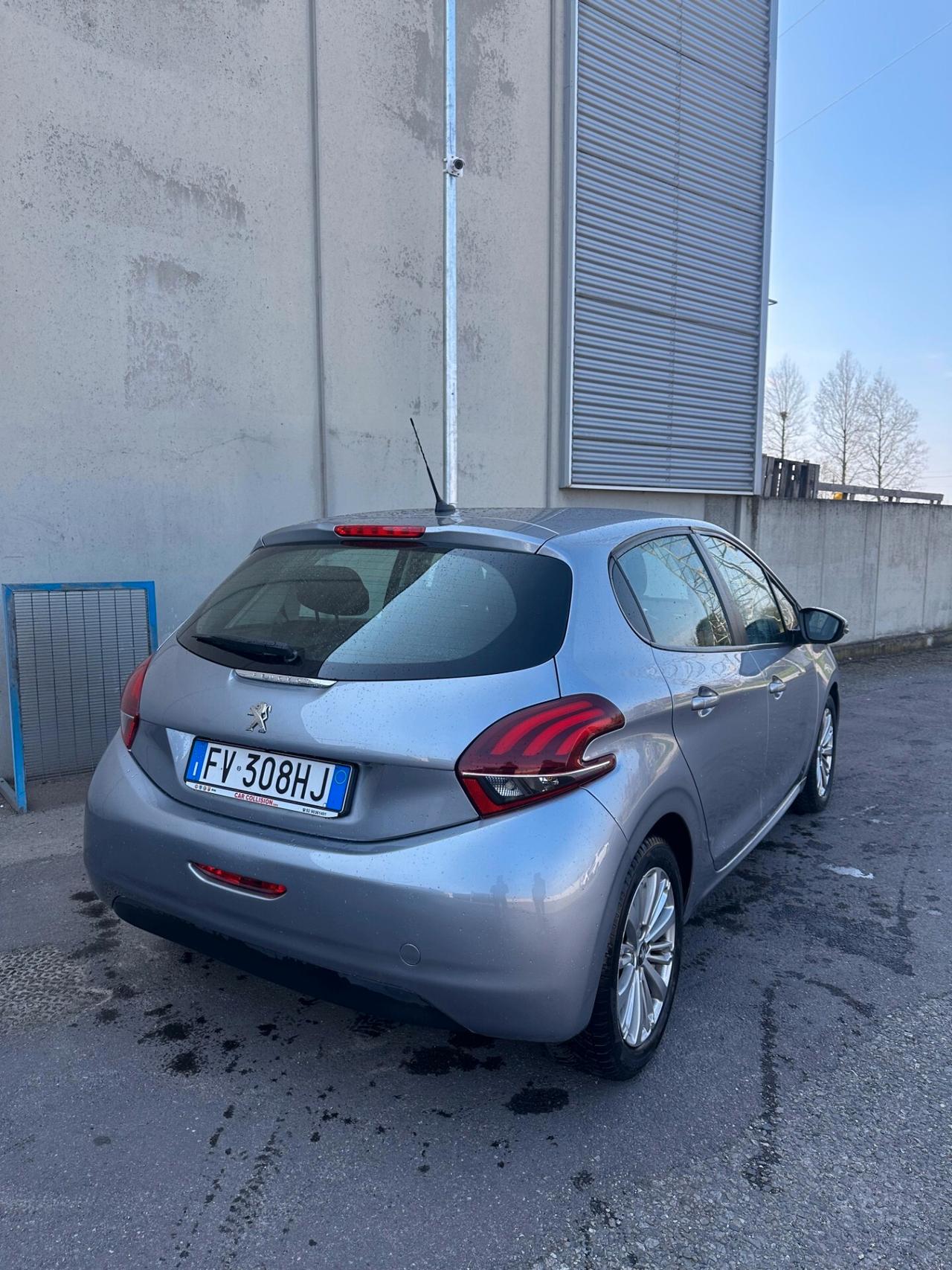 Peugeot 208 PureTech 82 5 porte Allure