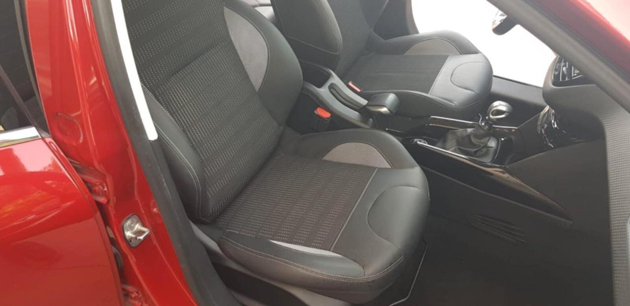 Peugeot 2008 1.5 HDi 100 CV Allure
