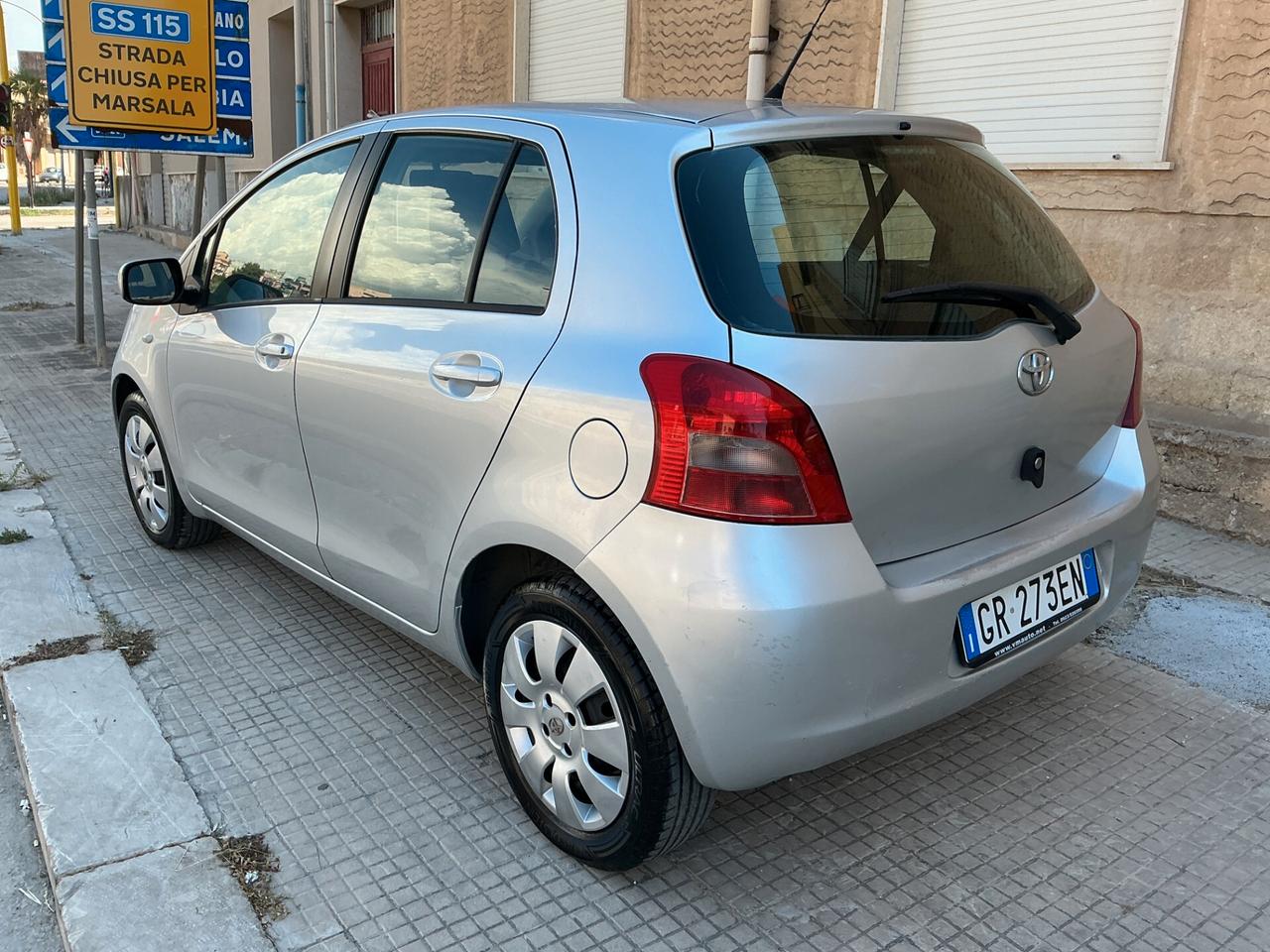 Toyota Yaris 1.0 5 porte Sol