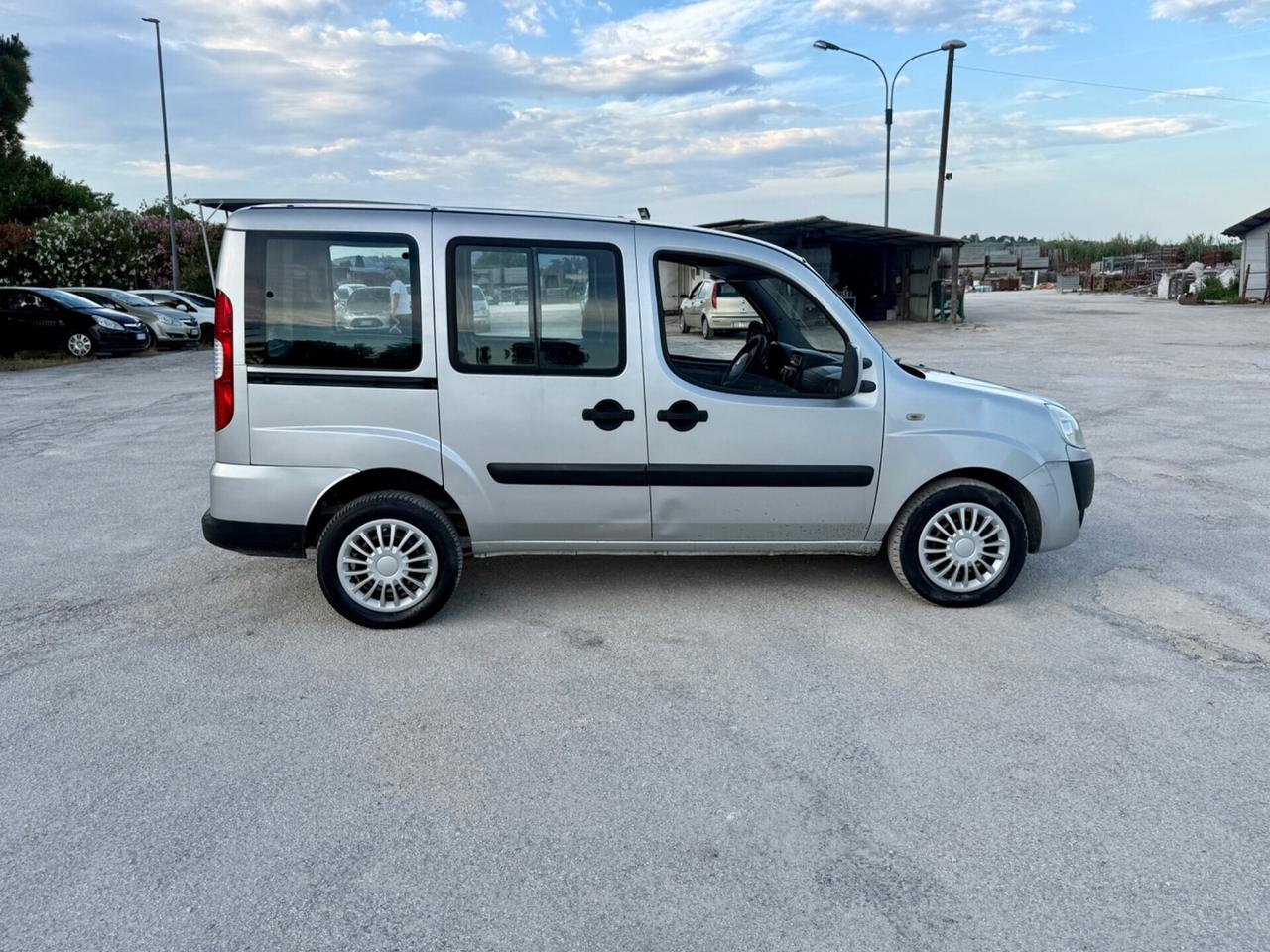 Fiat doblo 5 posti 1.9 JTD neopatentati