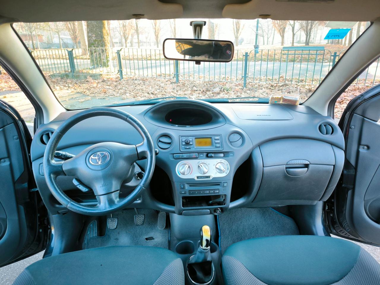 Toyota Yaris 1.0i 16V cat 5 porte Sol