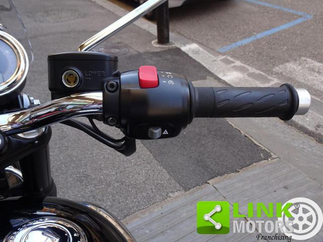 TRIUMPH Bonneville T100 Black Black Special Edition