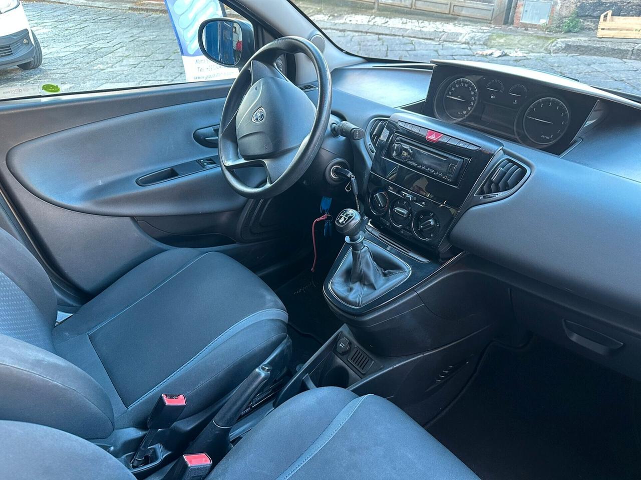 Lancia Ypsilon 1.2 69 CV 5 porte Silver