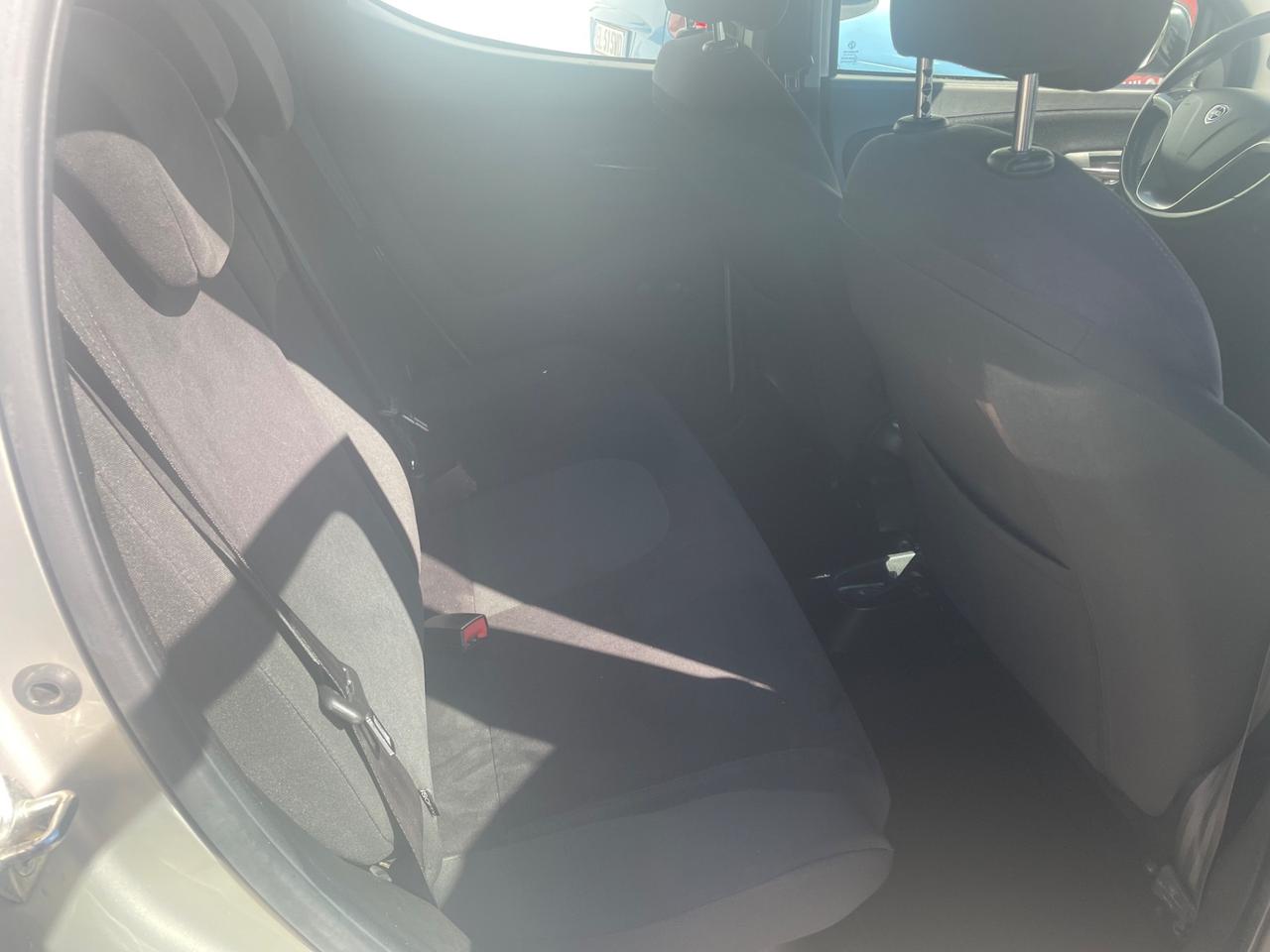 Lancia Ypsilon 1.2 69 CV 5 porte GPL Ecochic Silver