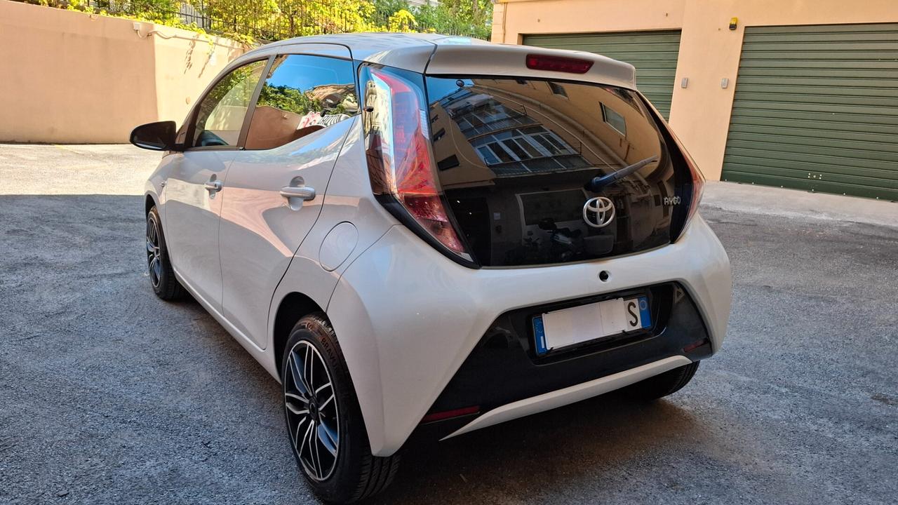 Toyota Aygo 1.0 VVT-i 69 CV 5 porte x-clusiv