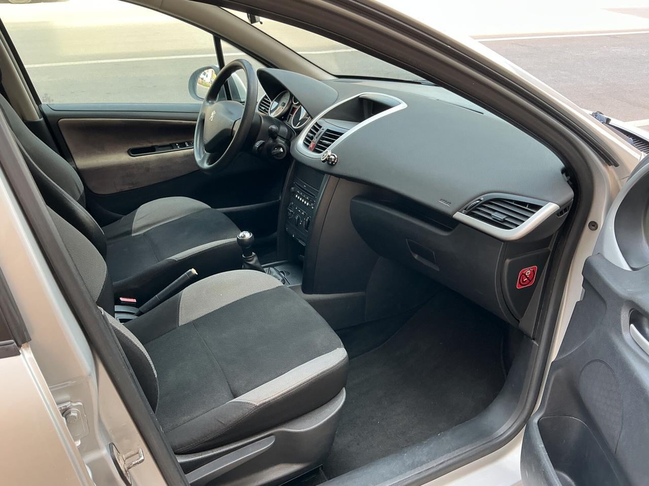 Peugeot 207 1.4 HDi 70CV 5p. ONE Line