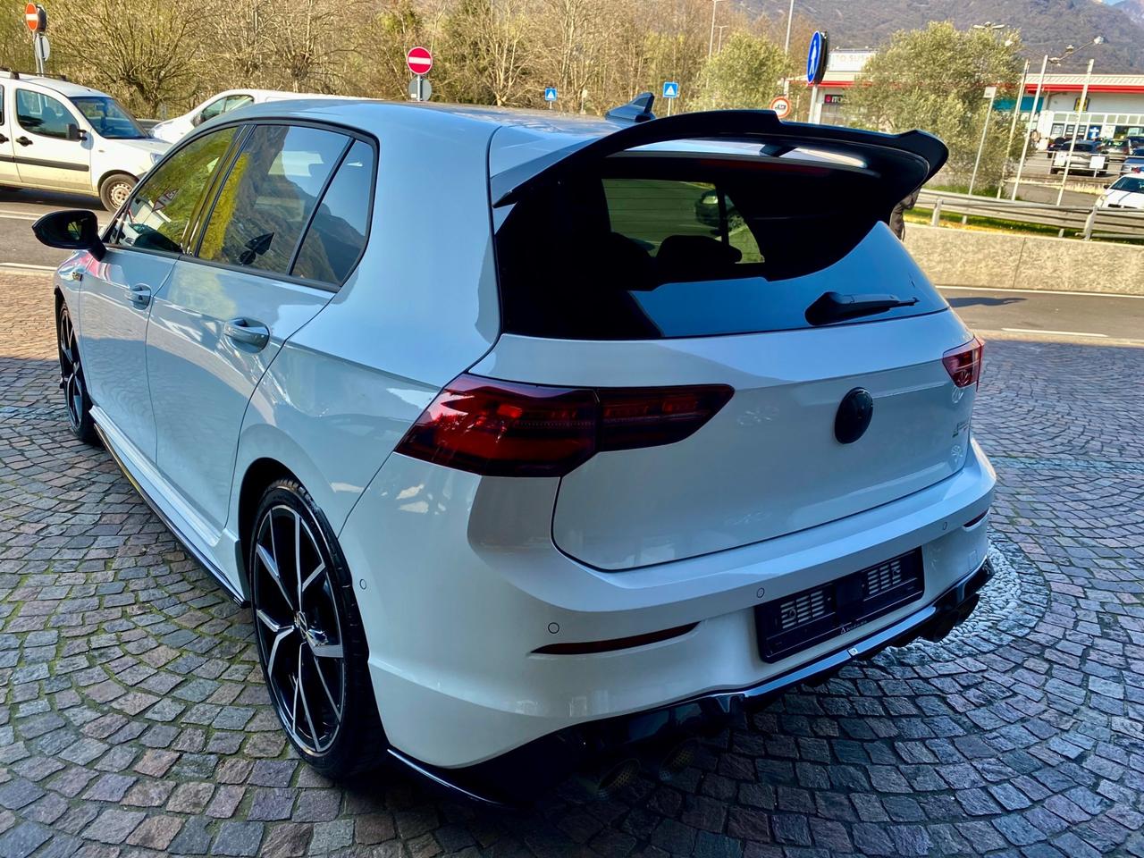 Volkswagen Golf 2.0 TSI DSG 4Motion R AKRAPOVIC PERFORMANCE PACK