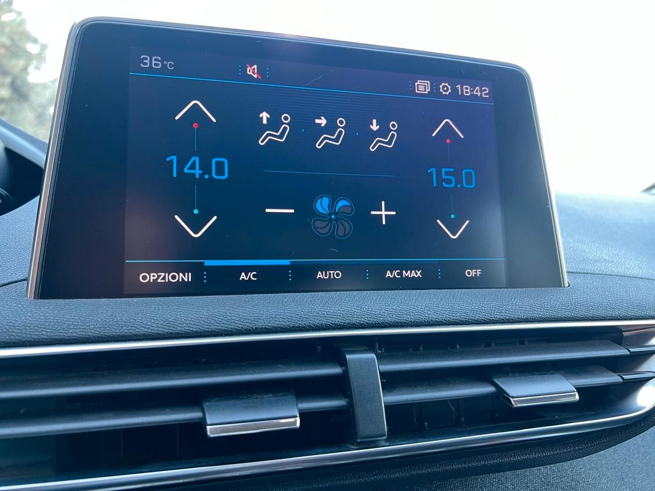 Peugeot 3008 PureTech Turbo 130 GT Line strafull