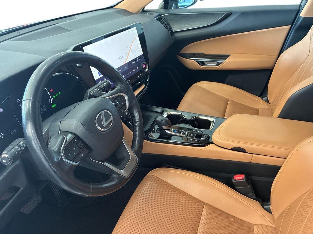 Lexus NX 2.5 plug-in Luxury 4wd e-cvt