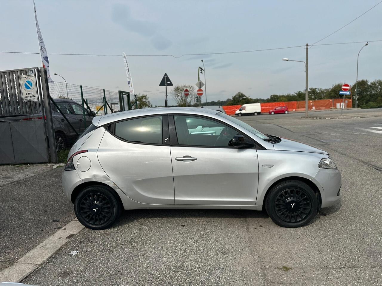 Lancia Ypsilon 1.2 69 CV 5 porte Elefantino