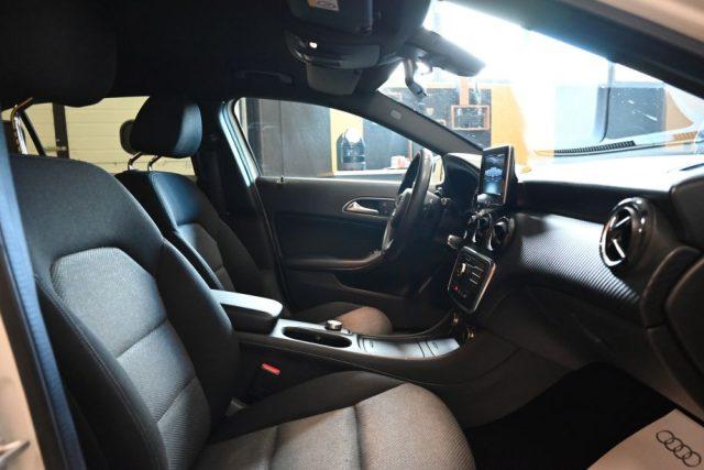 MERCEDES-BENZ GLA 180 D EXECUTIVE AUT.TEL CERCHI 17"VETRI SCURI SED.RISC