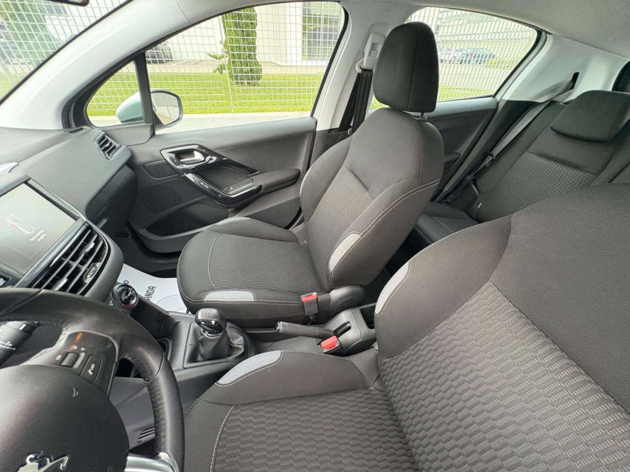 Peugeot 208 1.2 benzina 2017