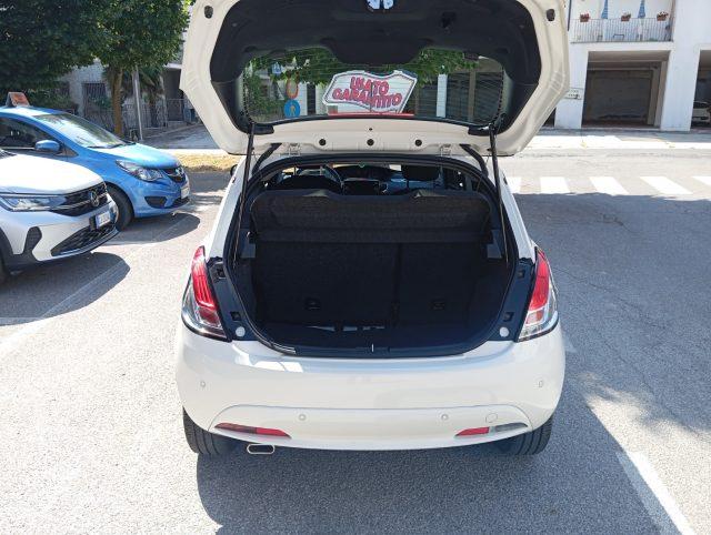 LANCIA Ypsilon 1.0 FireFly 5 porte Hybrid Platino Pari al Nuovo