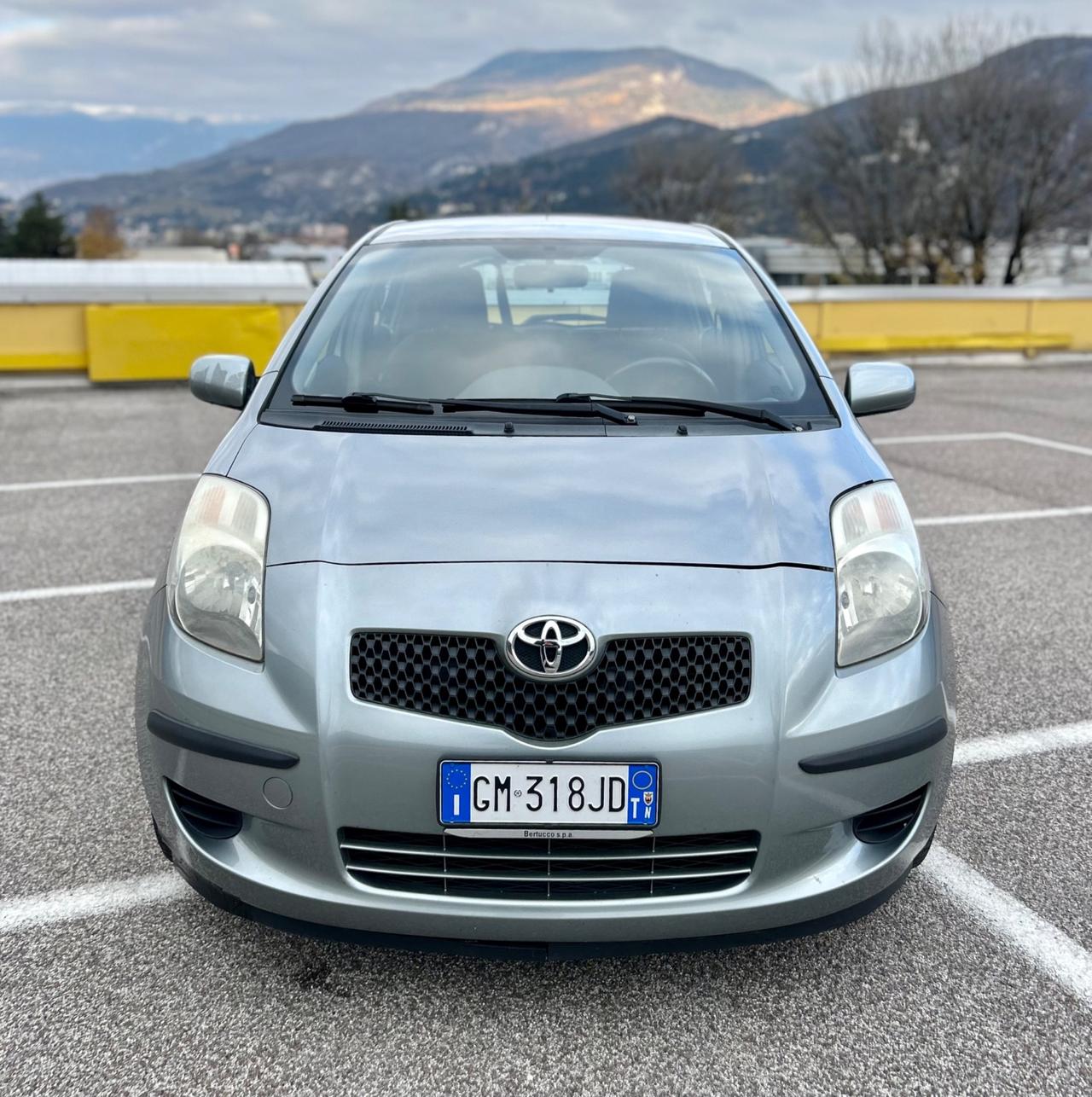 Toyota Yaris 1.0 5 porte Edizione SOL Neopatentati