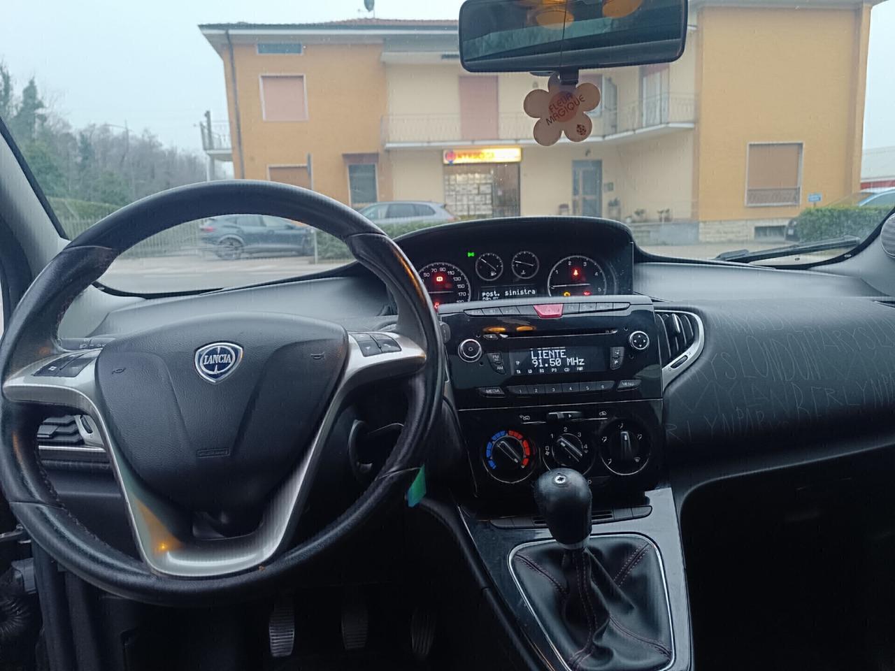 Lancia Ypsilon 1.3 MJT 95 Platinum TETTO APRIBILE