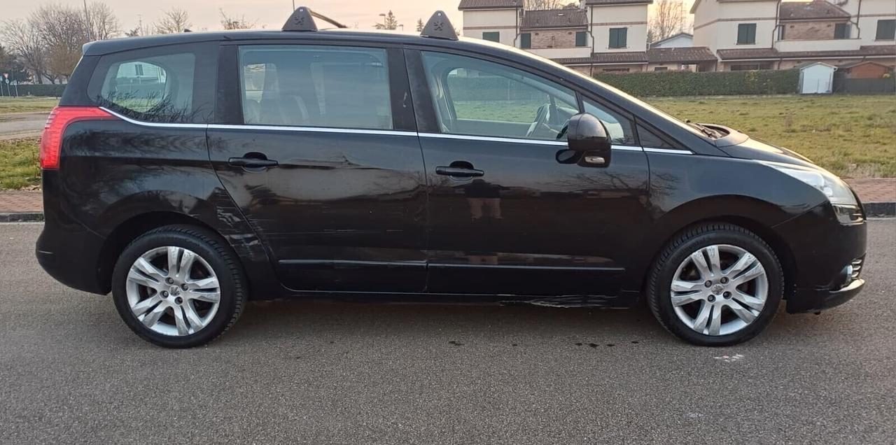 Peugeot 5008 1.6 HDi 112CV Féline