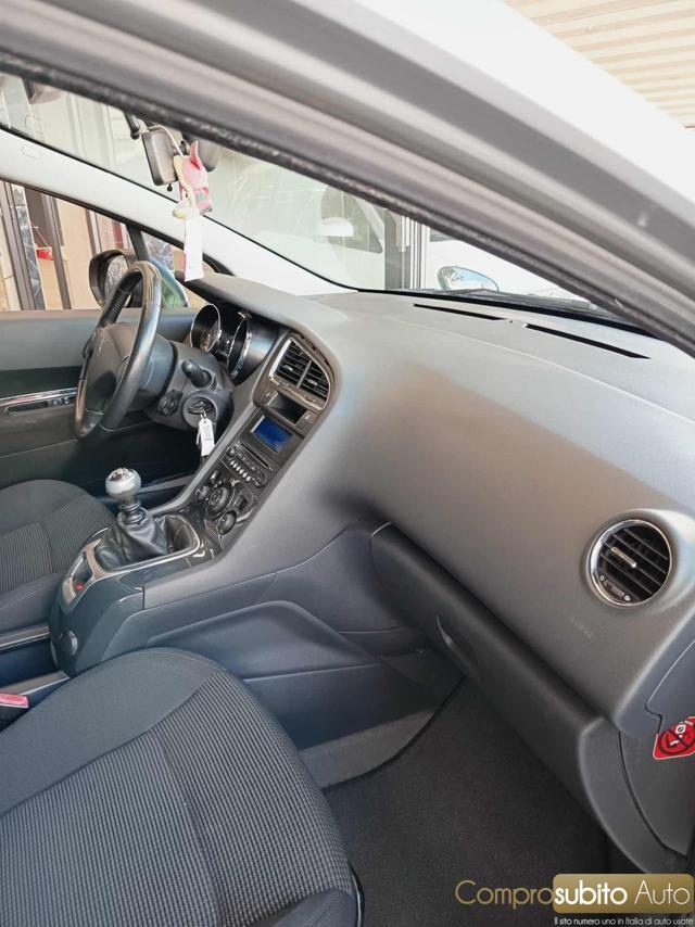 PEUGEOT 5008 1.6 HDi 7 POSTI