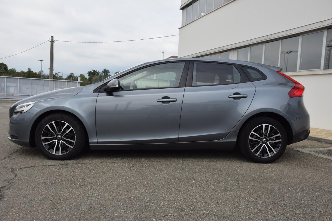 VOLVO V40 (2012-2020) V40 D2 Momentum