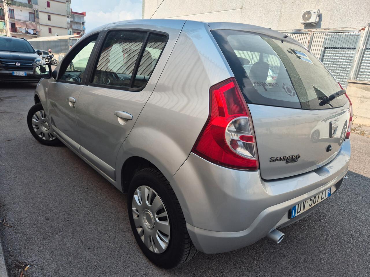 DACIA SANDERO 1.4 GPL ACCESSORIATA DI TUTTO 2010