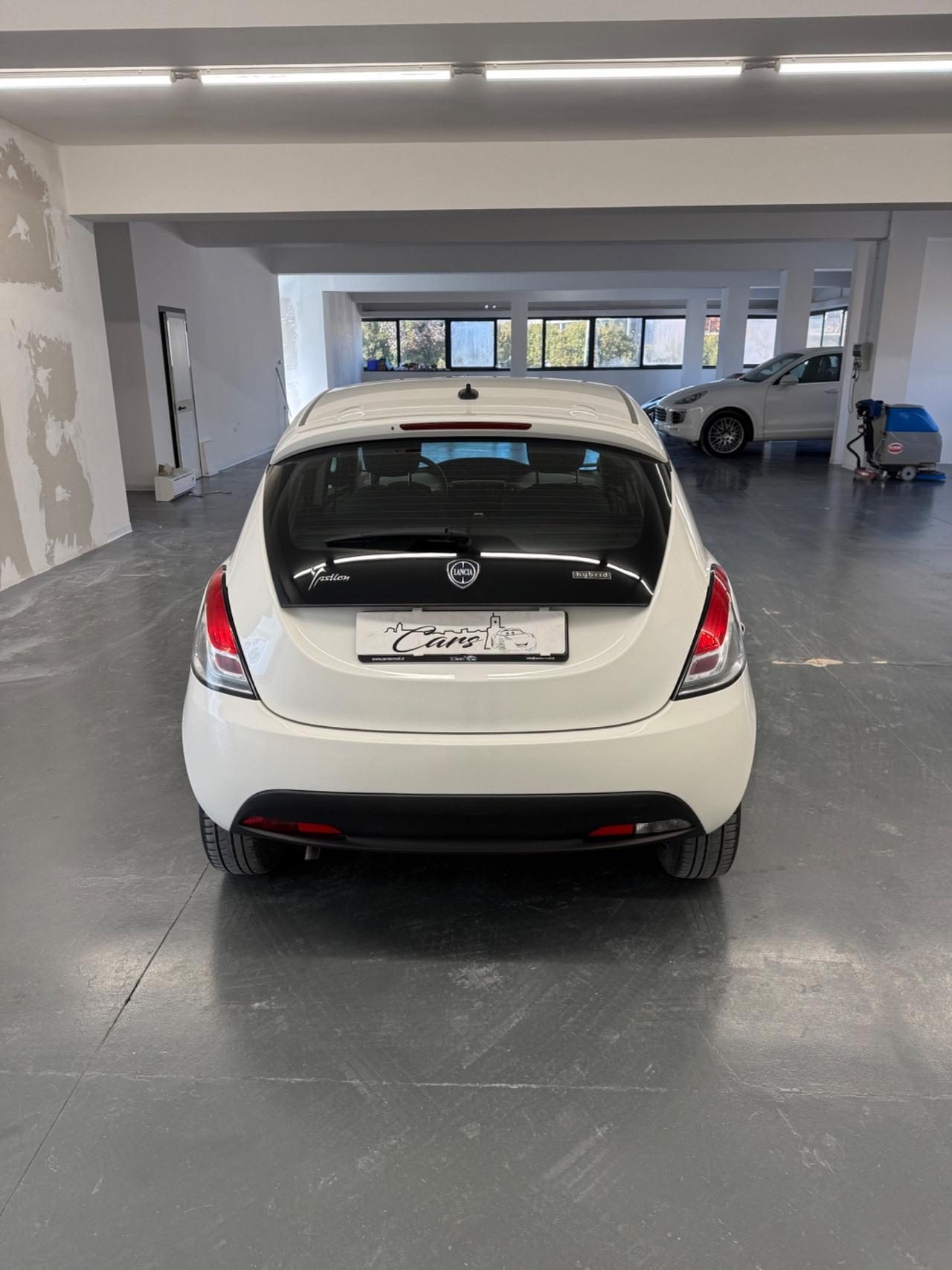 Lancia Ypsilon 1.0 FireFly 5 porte S&S Hybrid Ecochic Gold