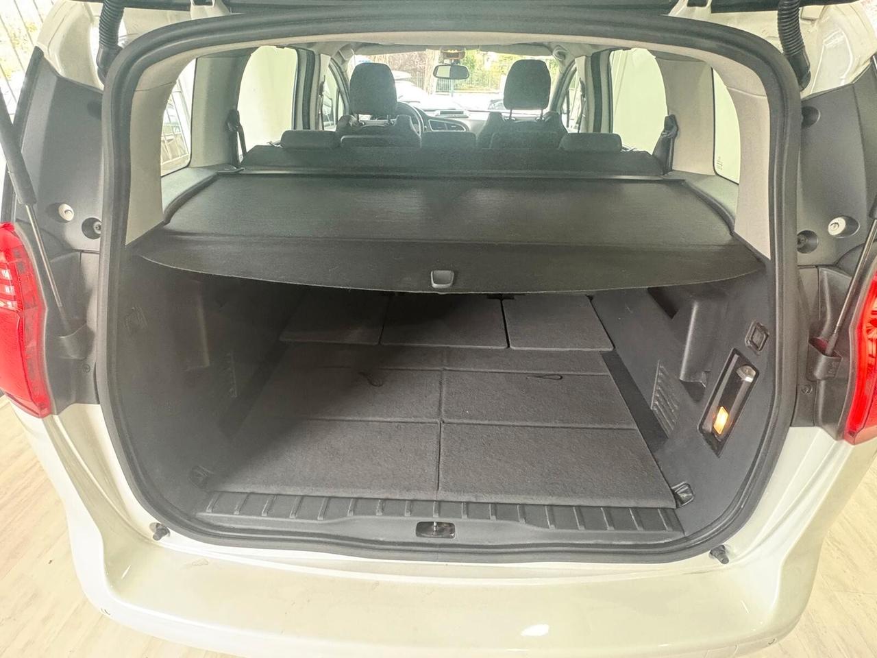 Peugeot 5008 1.6 HDi 12 MESI DI GARANZIA COMPLETA !!!