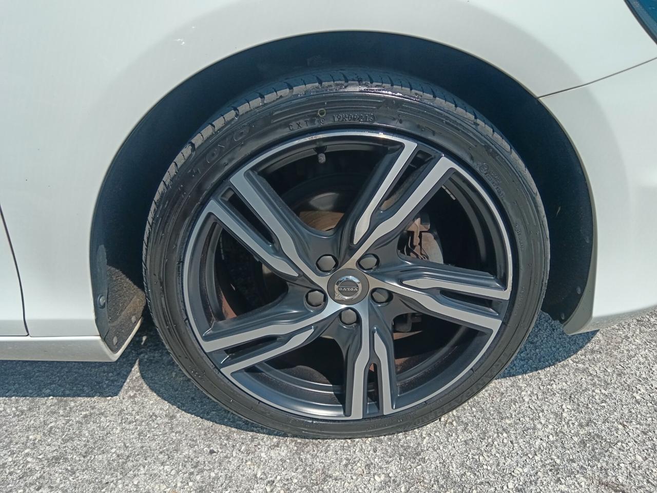 Volvo V40 2.0 D2 120CV R DESIGN NUOVISSIMA