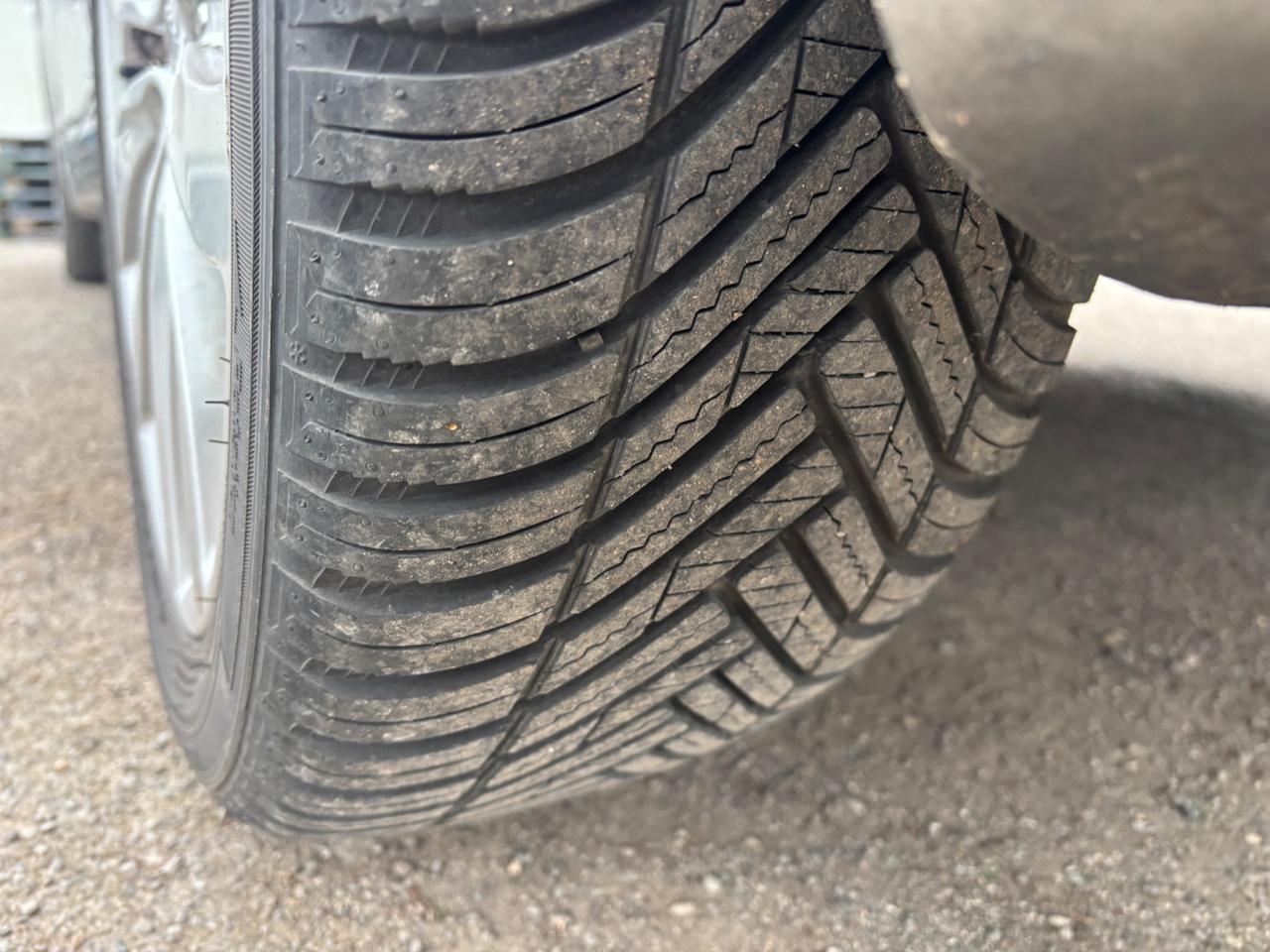 Kia Carens 1.7 CRDi 141 CV Platinum