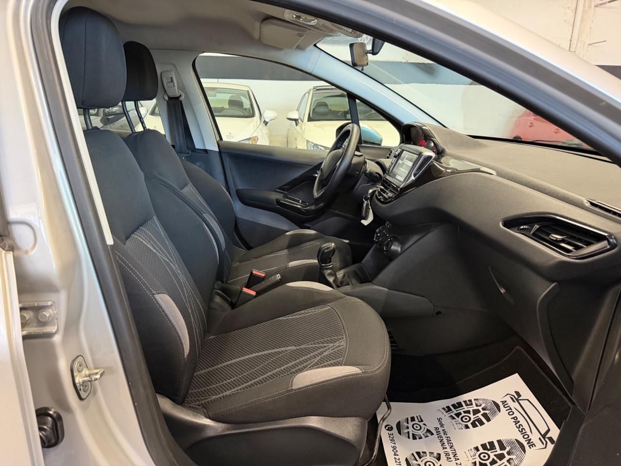 Peugeot 208 1.4 HDi 68 CV 5 porte Allure