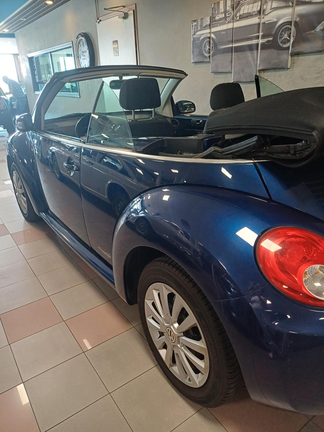 Volkswagen New Beetle 1.6 Cabrio NEOPATENTATI