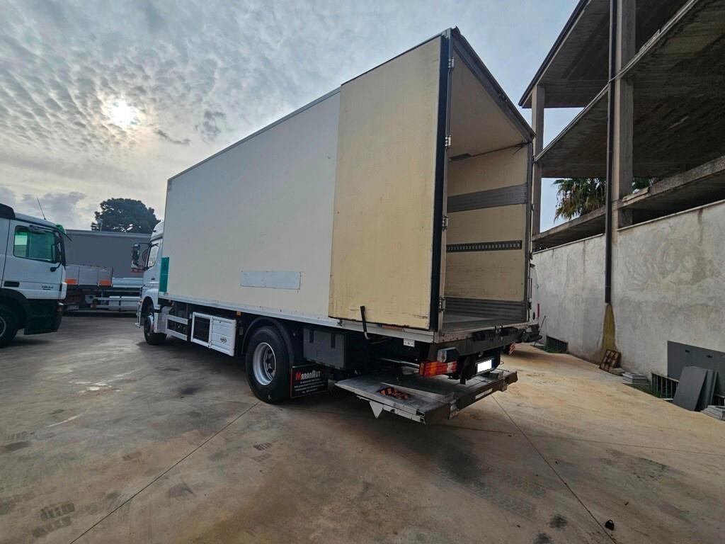 MERCEDES AXOR 1833 FRIGO CON PEDANA-2011