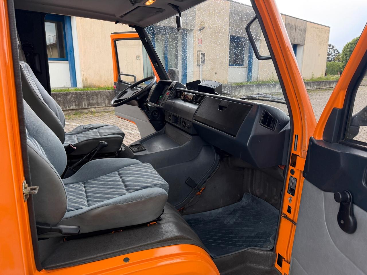 Mercedes MB 100D 2.4d 5Posti Storica