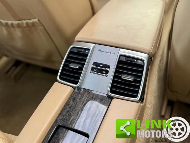 PORSCHE Panamera 4s