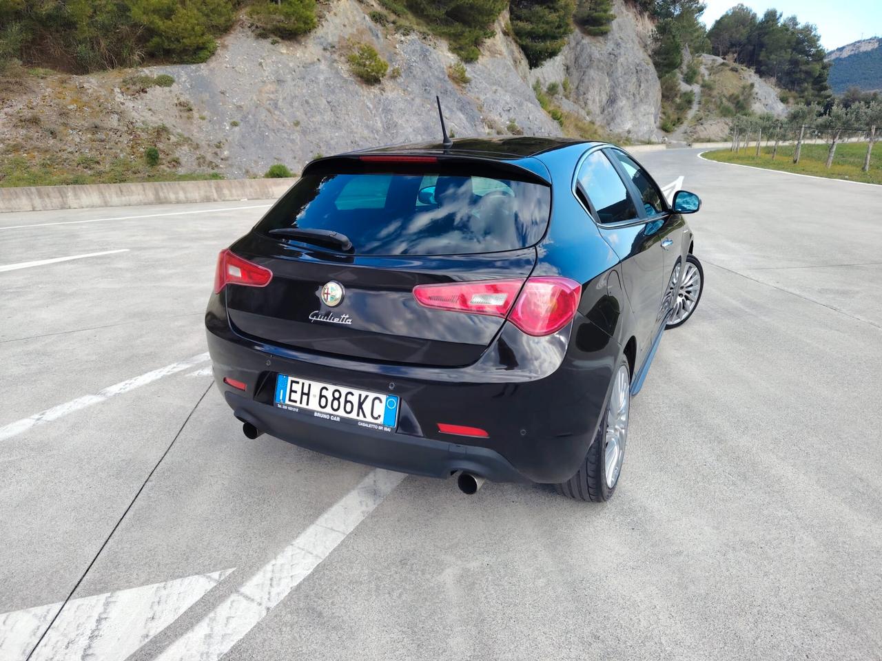 Alfa Romeo Giulietta 2.0 JTDm-2 140 CV Distinctive-Pelle-Xenon-Kit Sportivo-