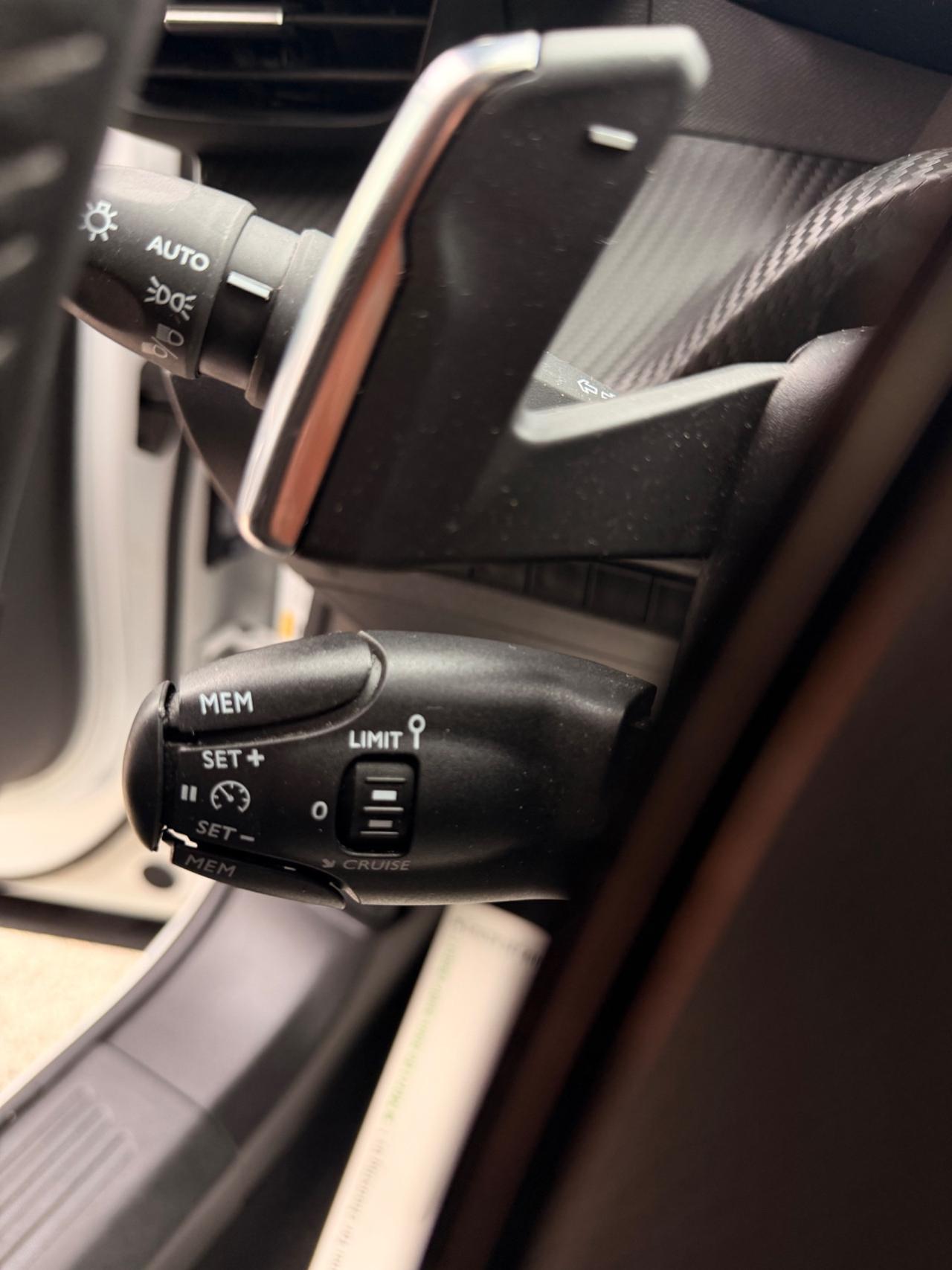 Peugeot 2008 1.5 BlueHDi 130 EAT8 Allure NAVI CAR PLAY