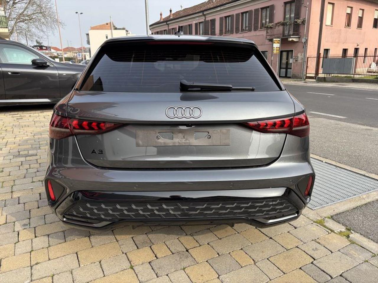 Audi A3 SPB TFSI 110 kW S tronic S line edition MATRIX